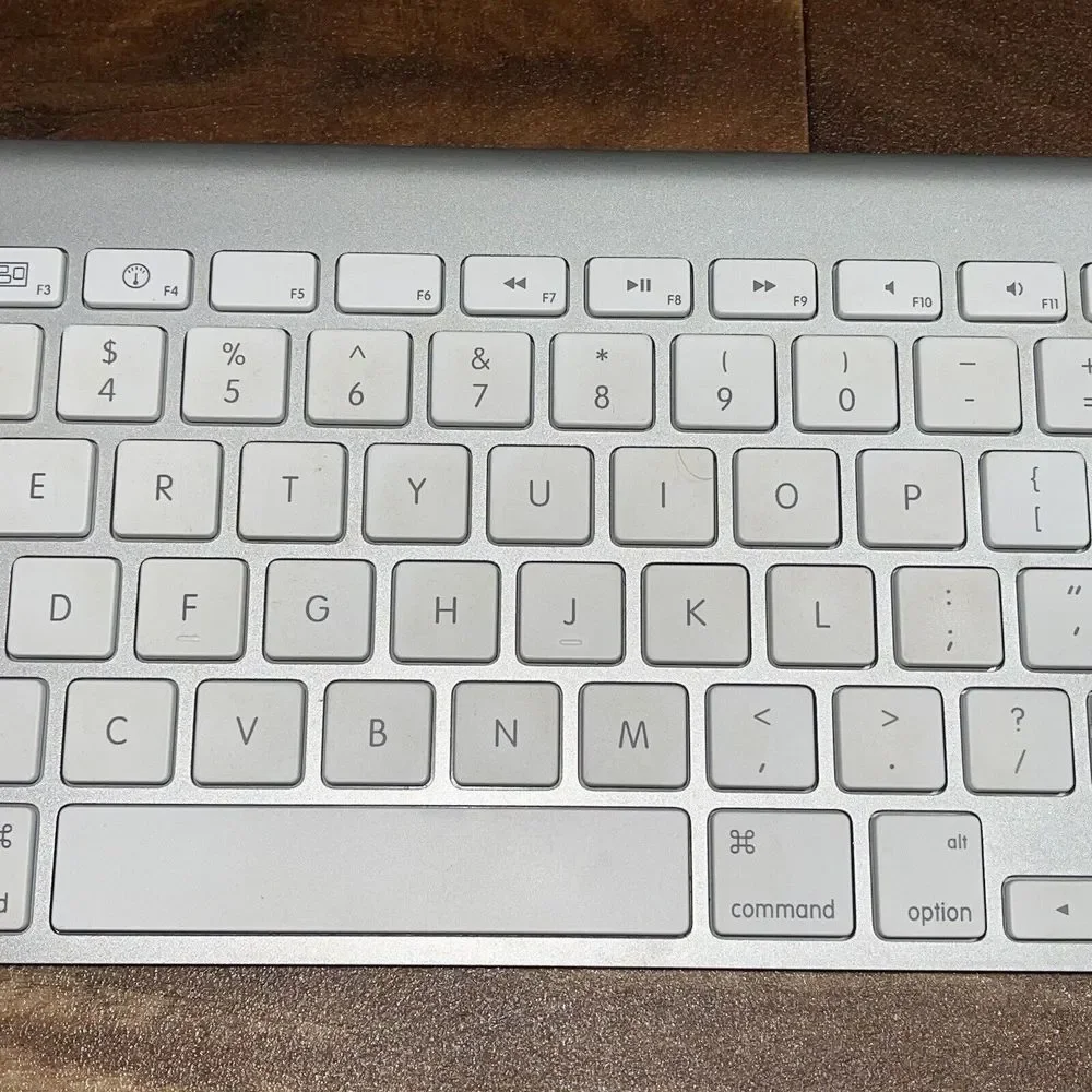 Apple Wireless Bluetooth Keyboard A1314 - MC184LL/B - AA Battery iMac Mac